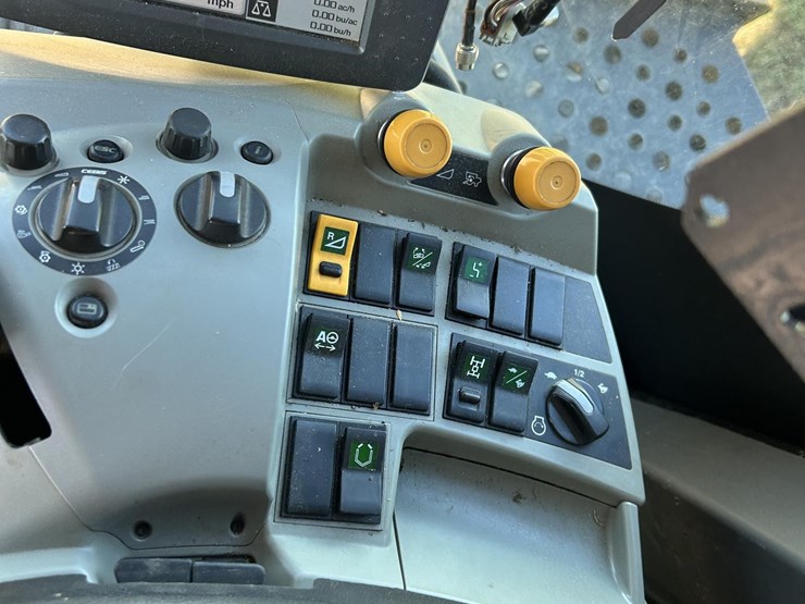 2012-claas-lexion-750tt-image-39
