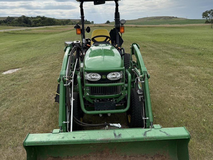 2010-john-deere-2720-image-8