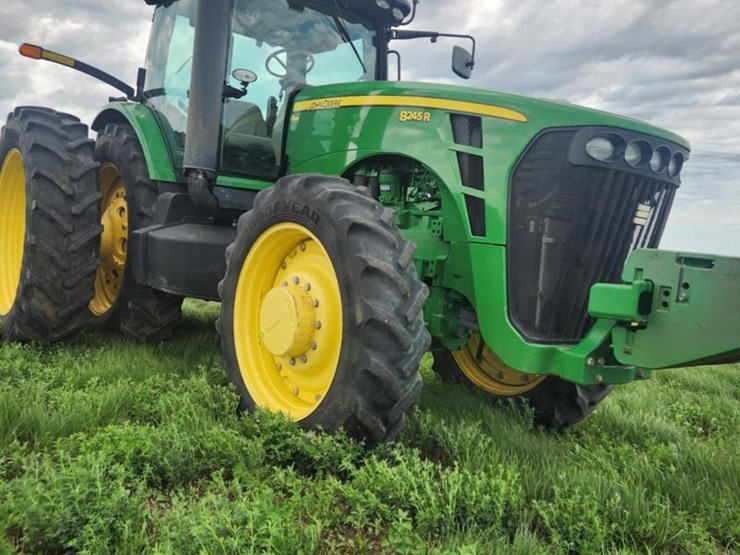 2010-john-deere-8245r-image-2