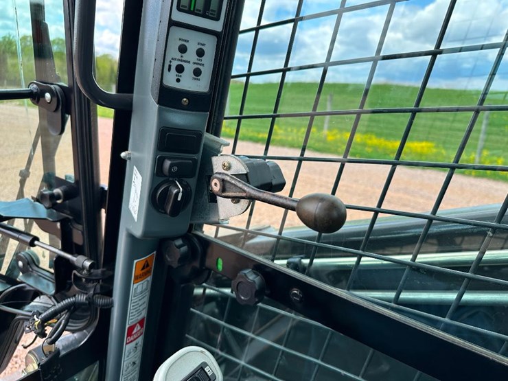 2018-new-holland-l228-image-34