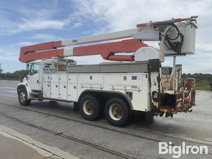 2003-freightliner-fl80-image-15