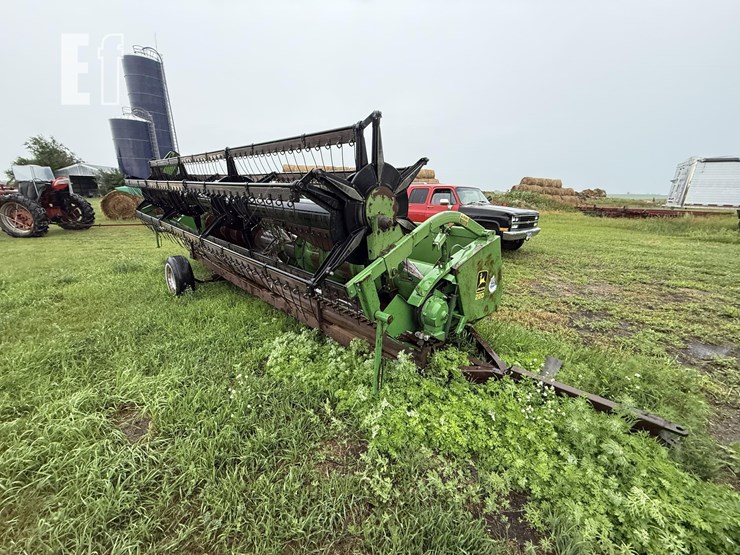 john-deere-220-image-5