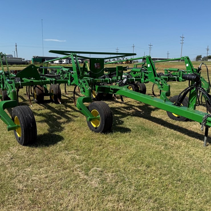 2022 JOHN DEERE 2430