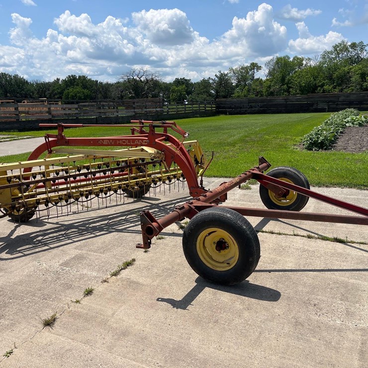 NEW HOLLAND 260