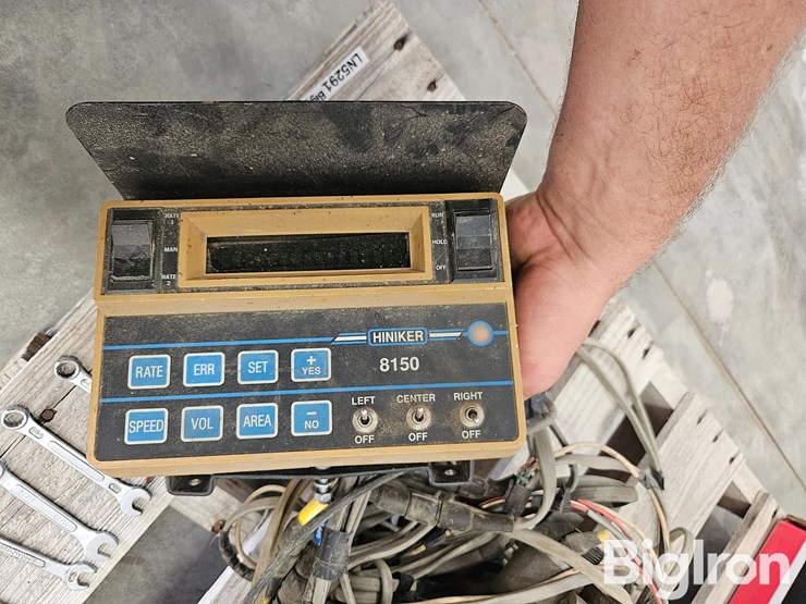 hiniker-8150-monitor,-unused-truck-starter,-&-other-misc.-items-image-9