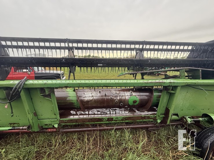 john-deere-220-image-7
