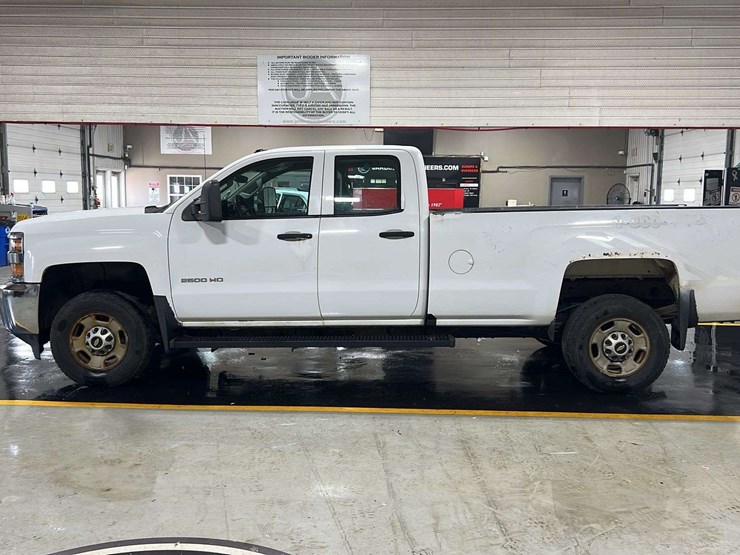 2016-chevrolet-silverado-2500hd-image-2