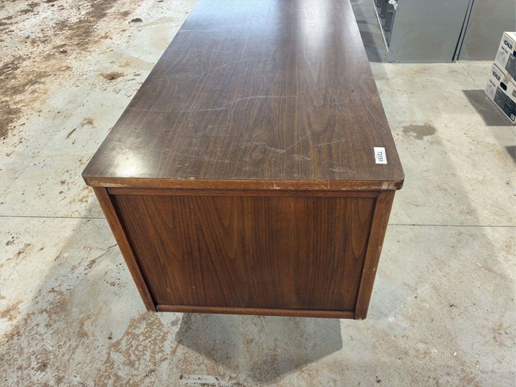 wooden-desk-image-6