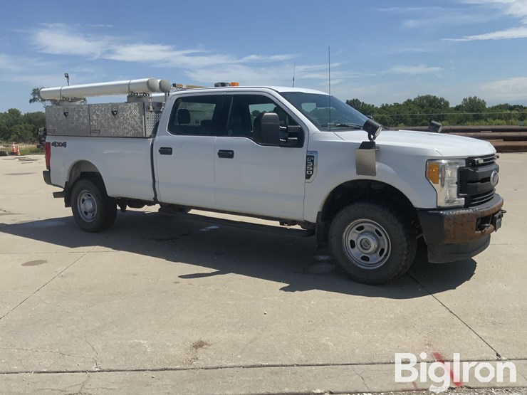 2017-ford-f350-xl-image-3