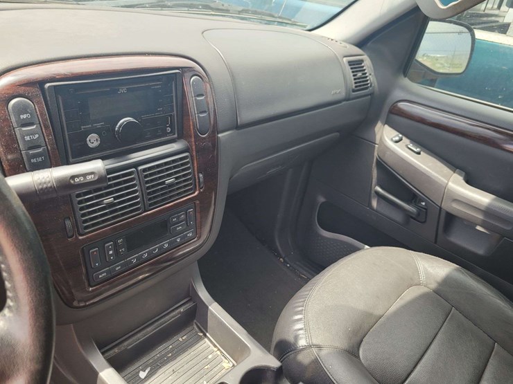2005-ford-explorer-limited-image-11