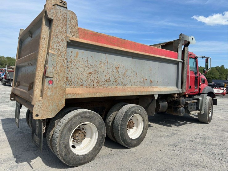 2009-mack-granite-gu813-image-4