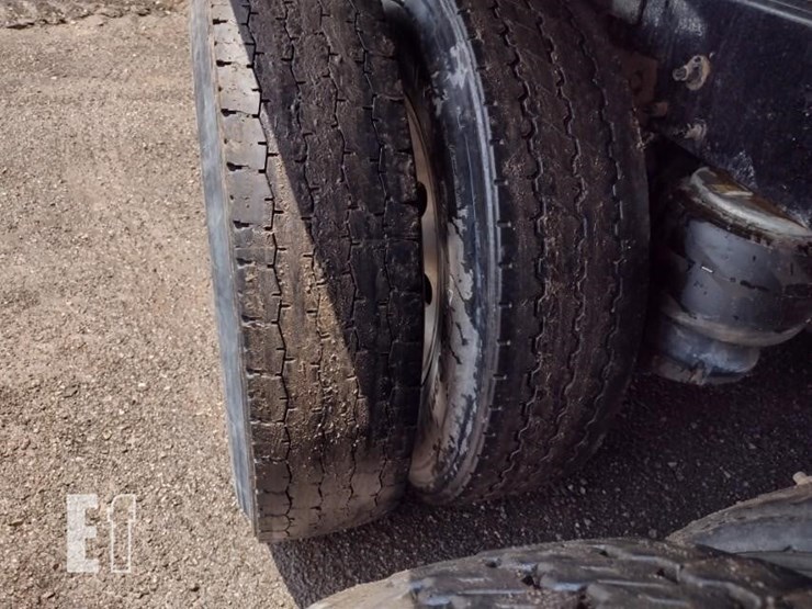 2019-peterbilt-567-image-32