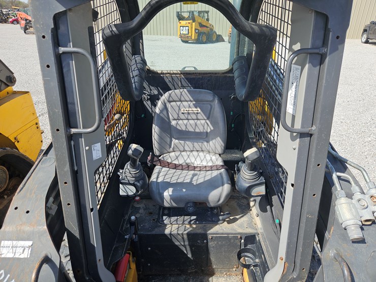 2019-new-holland-c227-image-7