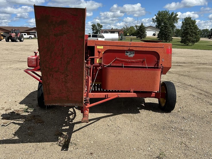 new-holland-311-image-8