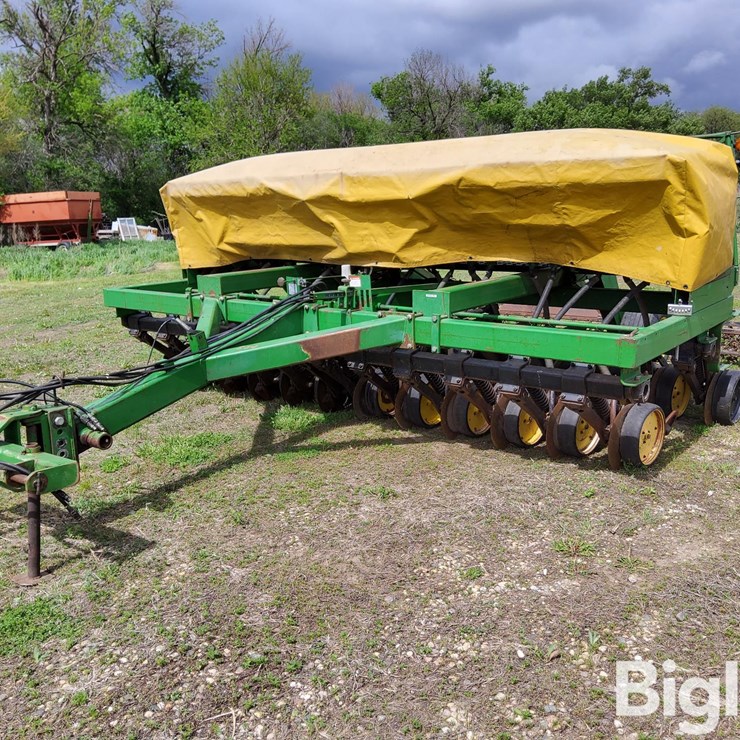 JOHN DEERE 750