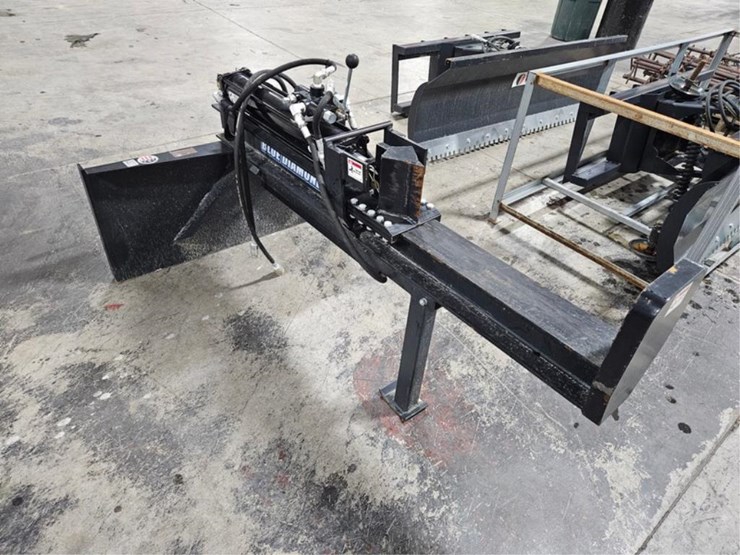#377-•-blue-diamond-150000-skid-steer-log-splitter-image-7