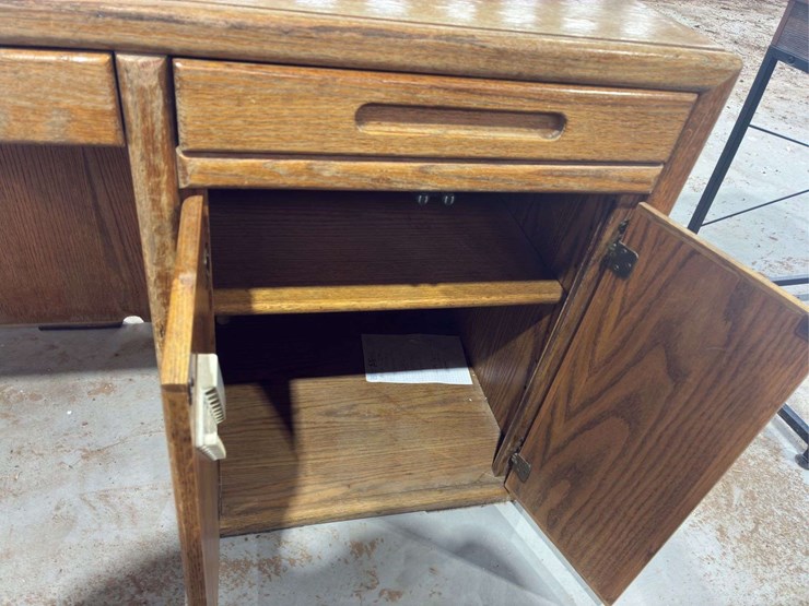 wooden-desk-image-2