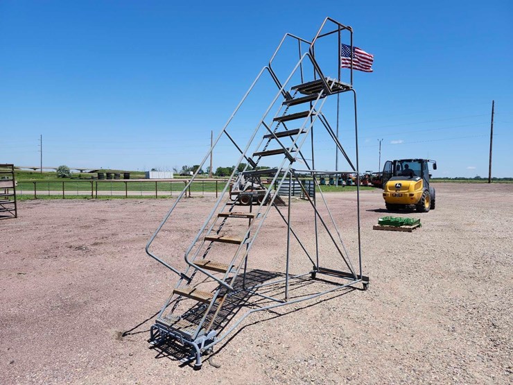 12-step-rollaway-ladder-image-1