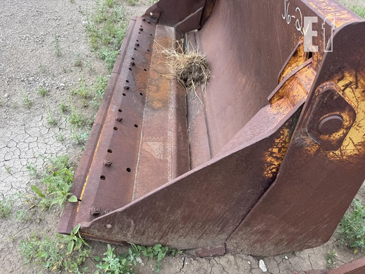 cat-2.38-yard-clam-bucket-image-8