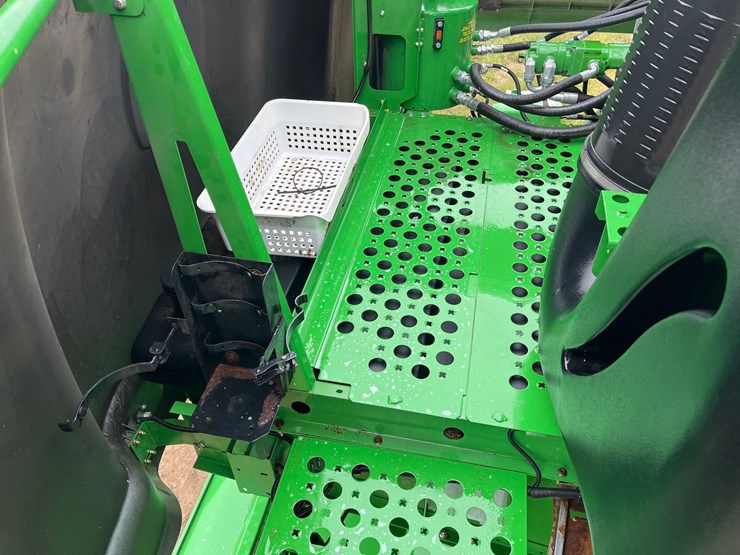 2011-john-deere-9770-sts-image-33