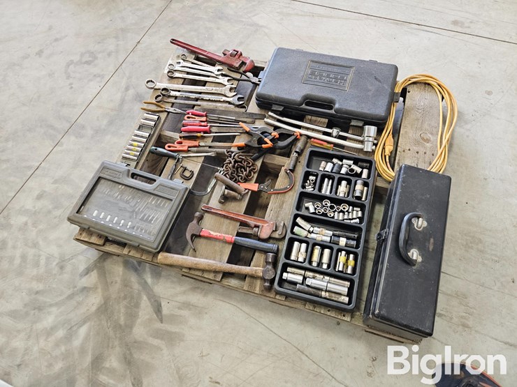 pallet-of-misc.-tools,-parts,-&-fasteners-image-4
