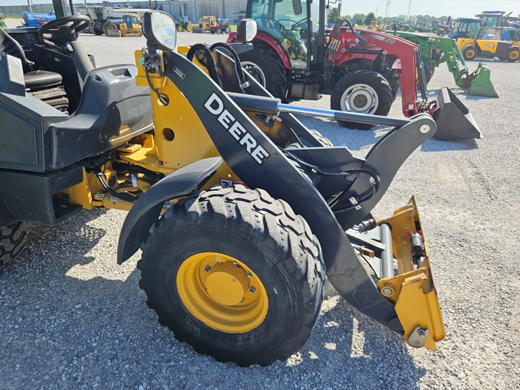 2022-deere-204l-image-19