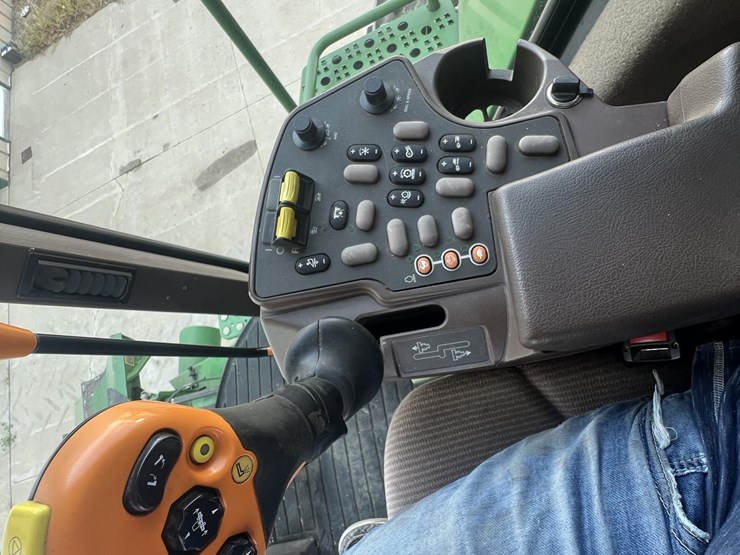 2004-john-deere-9660-sts-image-48
