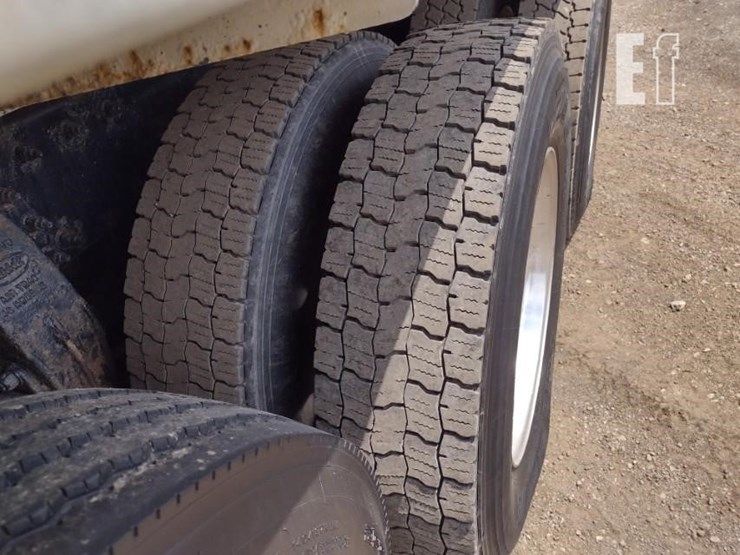 peterbilt-389-image-28