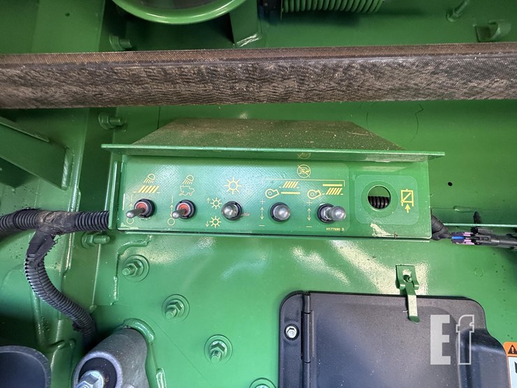 2021-john-deere-s780-image-27