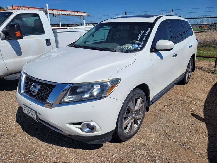 2014-nissan-pathfinder-image-1