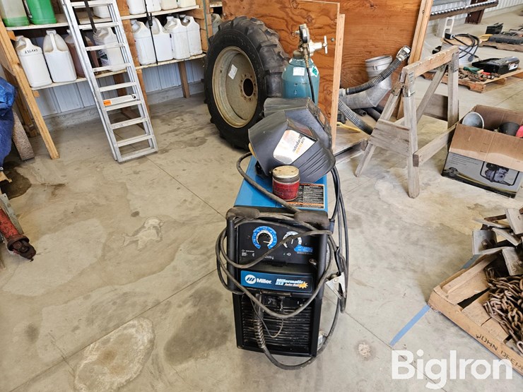 miller-millermatic-212-autoset-mig-welder-image-2
