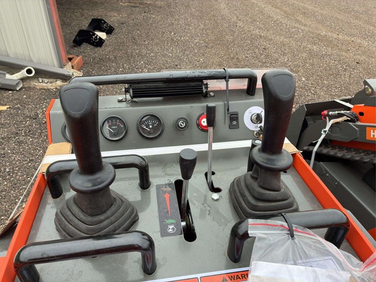 mini-skid-2024-hrc600-skid-steer-image-13