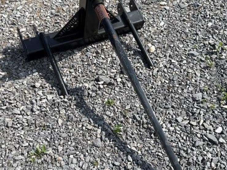3-point-bale-spear-image-1