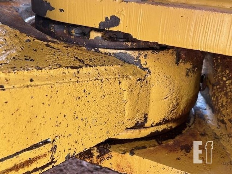 caterpillar-825-image-16