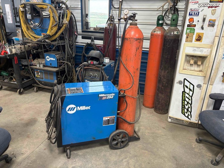 millermatic-252-welder-image-3
