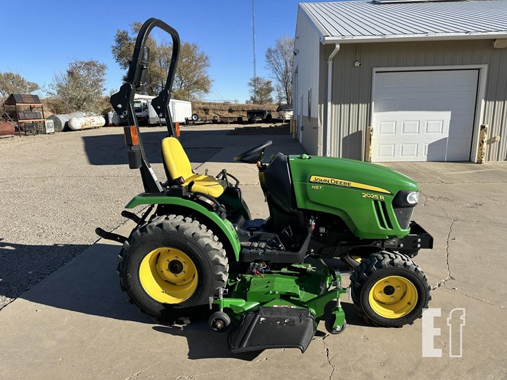 2015-john-deere-2025r-image-3