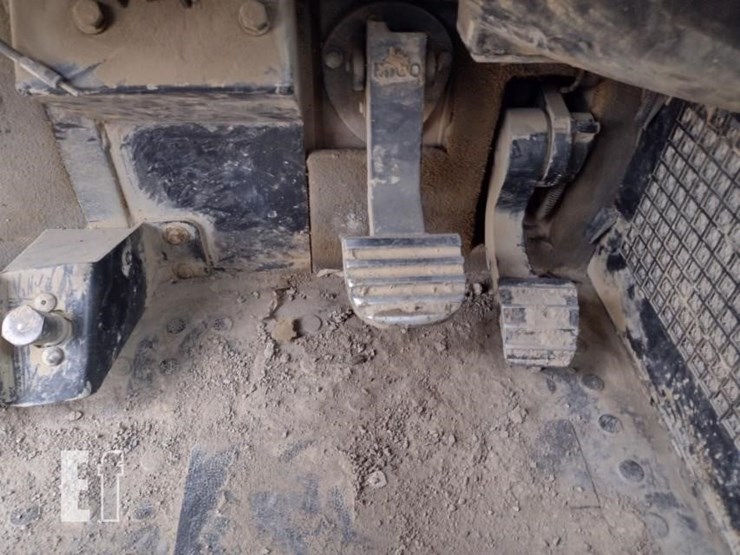 caterpillar-740-image-10