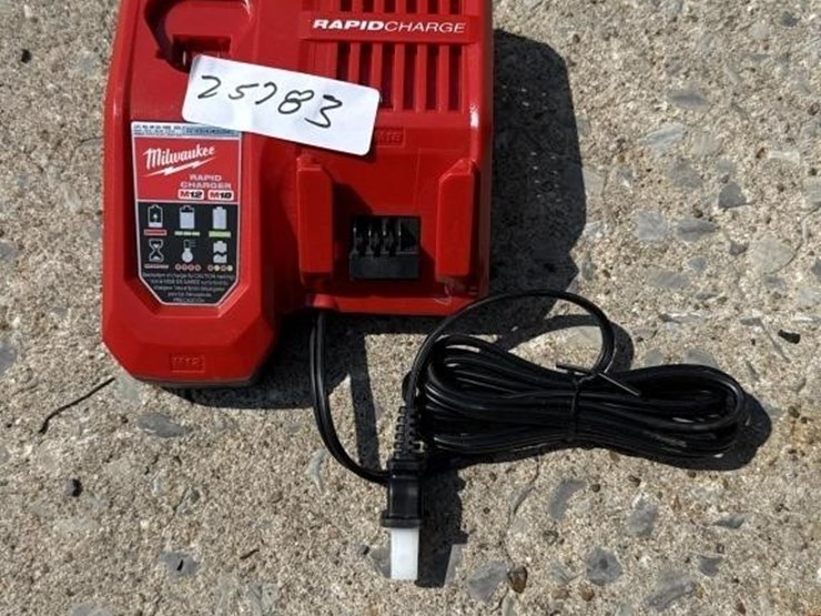 milwaukee-m-12-–-m-18-rapid-charger-image-1