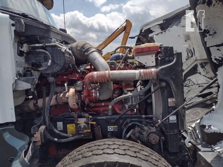 2019-peterbilt-567-image-21