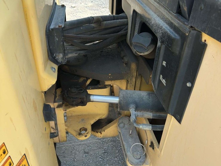 2005-dynapac-cc422hf-image-11