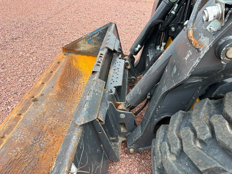 2022-new-holland-l328-image-12