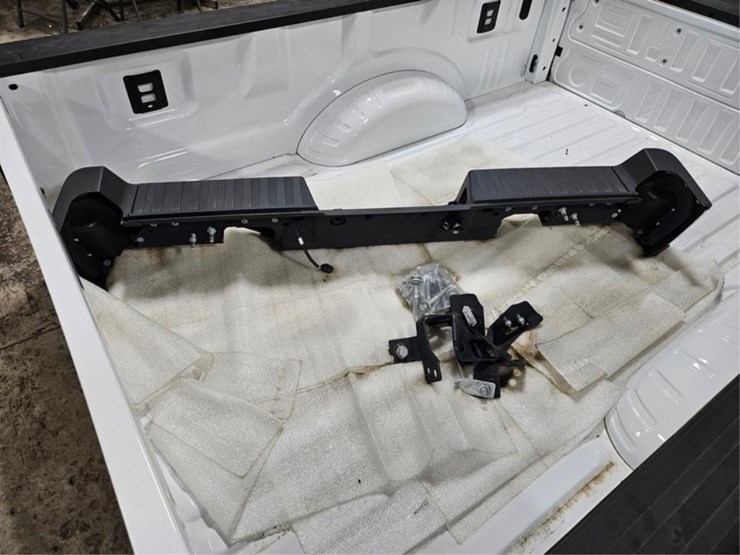 #391-•-2024-ford-8'-truck-box-image-9