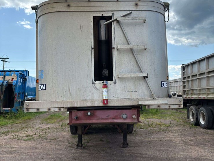 1990-custom-trailer-image-3