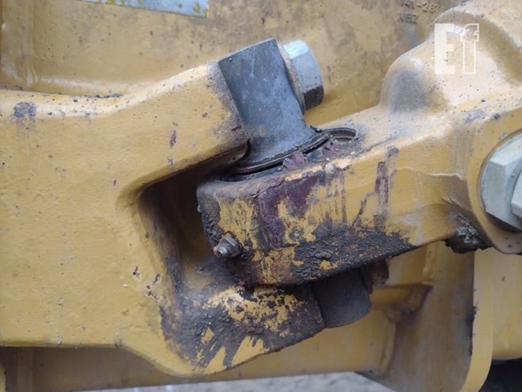 caterpillar-740-image-28