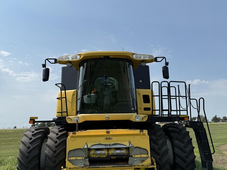 new-holland-cr960-image-8