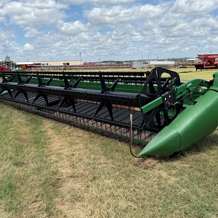 2010 JOHN DEERE 635D