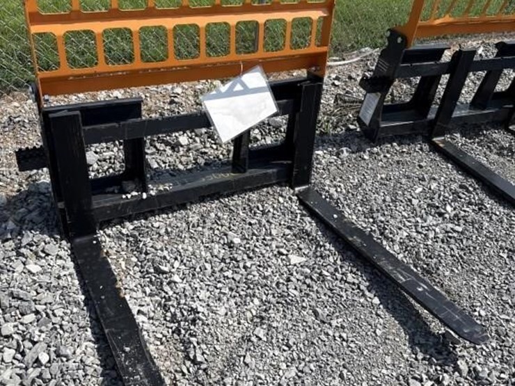 land-honor-pallet-forks-image-1