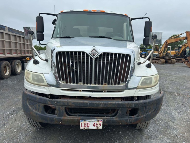 2005-international-durastar-4400-image-7