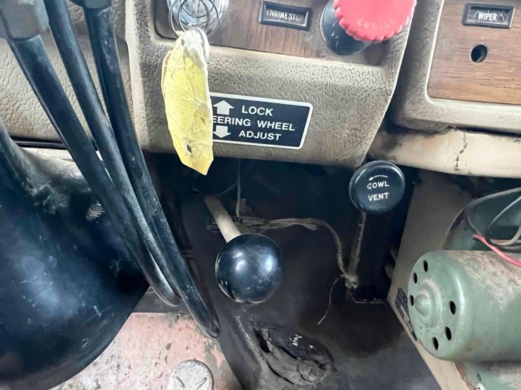 1973-mack-r600-image-17