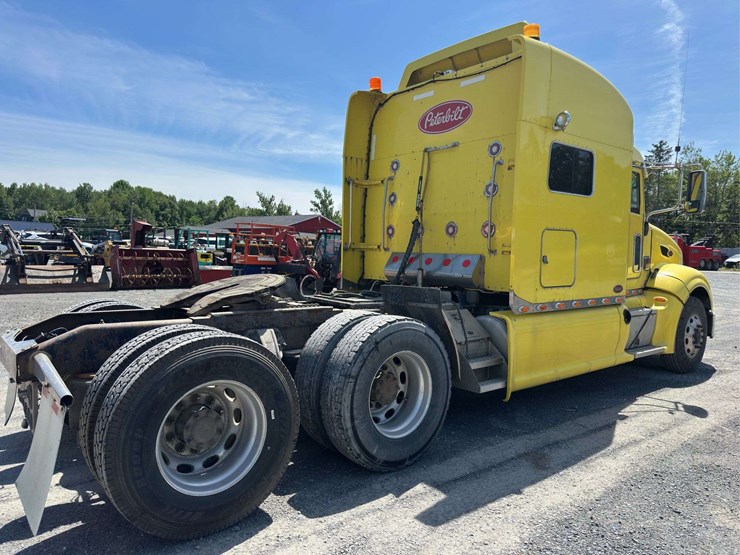 2011-peterbilt-386-image-3